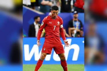 বয়সের ব্যবধান ২২ বছর! বিশ্বকাপের ইতিহাসে নতুন এক রেকর্ড গড়লেন রোনালদো