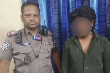 হেলমেটবিহীন চালককে থামাতে গিয়ে চোরাই মোটরসাইকেল উদ্ধার
