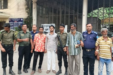 ইকুরিয়া বিআরটিএ কার্যালয়ে ভ্রাম্যমাণ আদালতের অভিযানে ৪ দালালের কারাদণ্ড