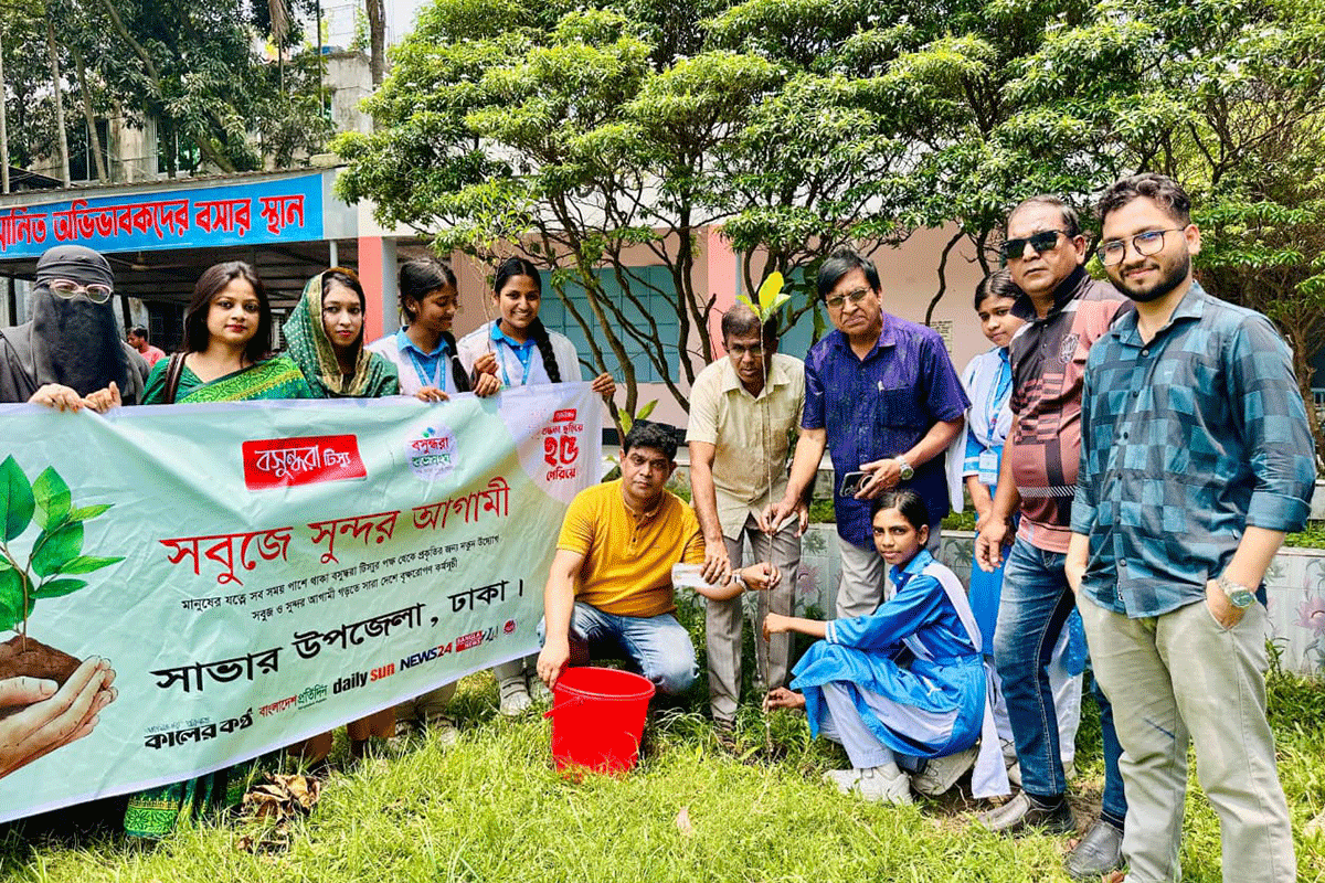 সাভারে বসুন্ধরা টিস্যু ও শুভসংঘের বৃক্ষরোপণ কর্মসূচি