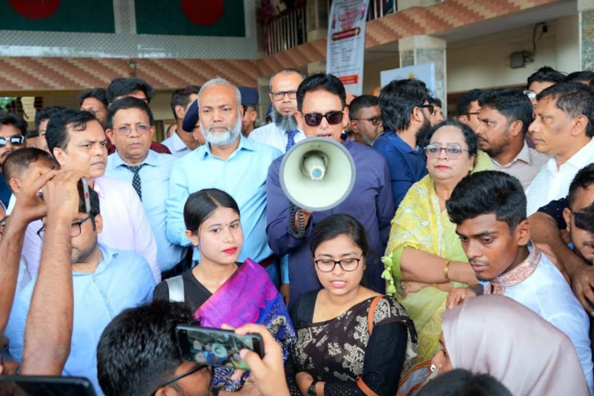বরিশাল বিশ্ববিদ্যালয়ের সংকট সমাধানের আশ্বাস শিক্ষামন্ত্রীর