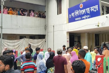 লক্ষ্মীপুরে তিন মেয়েসহ মাকে কুপিয়ে হত্যা, গণপিটুনিতে ঘাতকের মৃত্যু