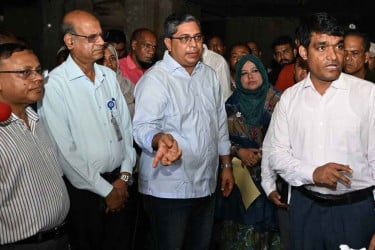 জিগাতলায় দুই ভবনে মশার লার্ভা, লাখ টাকা জরিমানা