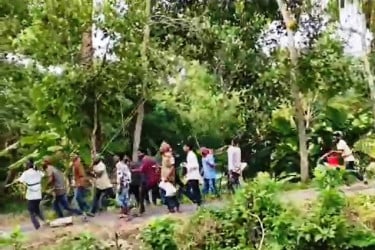 মাদারীপুরে দুপক্ষের সংঘর্ষ: শতাধিক ককটেল বিস্ফোরণ, আহত ৫