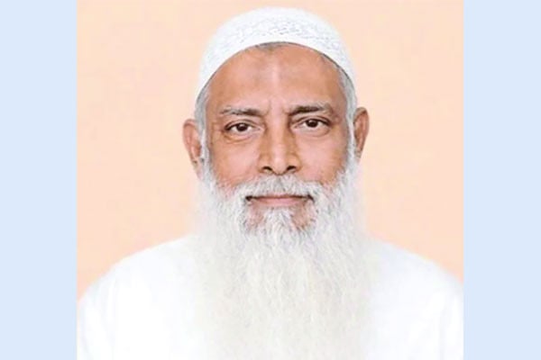 ইমাম মুয়াজ্জিন খাদেমকে সম্মানি দেওয়া হচ্ছে
