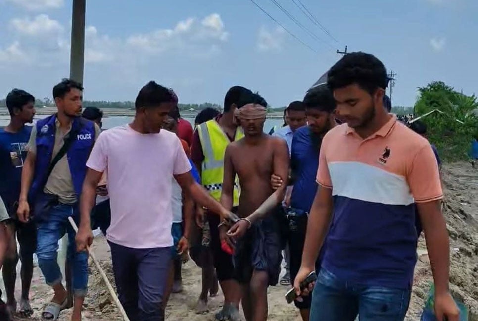 সুন্দরবনে কোস্ট গার্ডের সঙ্গে বনদস্যুদের গোলাগুলি, নিহত ১