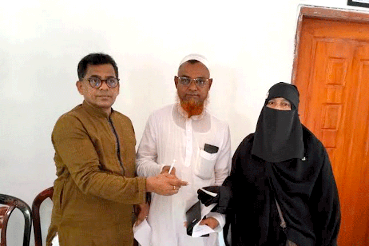 গোপালগঞ্জে ৪ লাখ টাকার অনুদান বিতরণ
