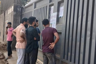 একের পর এক বন্ধ হচ্ছে পোশাক কারখানা, বাড়ছে অনিশ্চয়তা