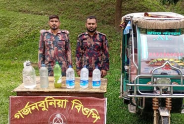 কক্সবাজারে ইয়াবাসহ দুই কারবারি আটক