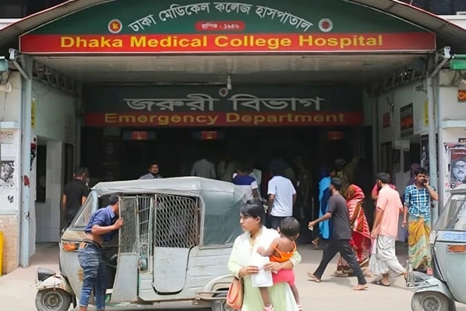 বনানীতে একই পরিবারের ৩ জনকে কুপিয়ে আহত