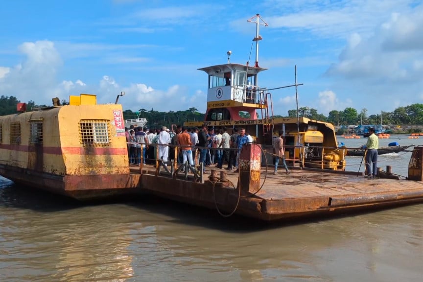 মোংলা নদীতে ফেরি চলাচলের উদ্বোধন