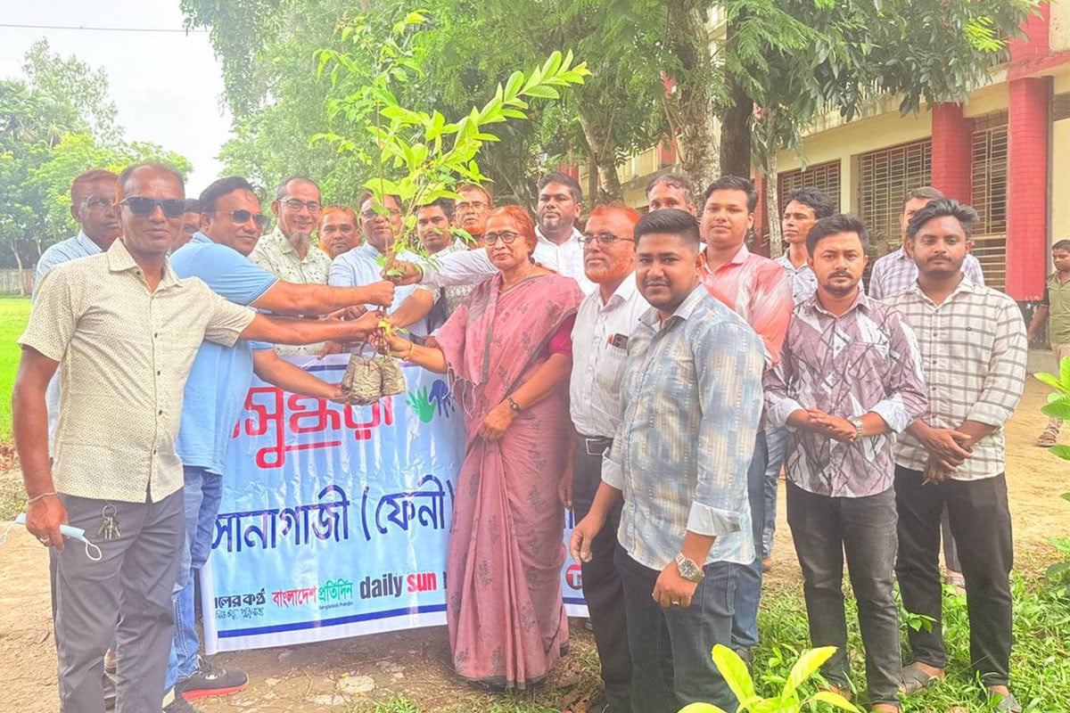 সোনাগাজীতে বসুন্ধরা শুভসংঘের উদ্যোগে বৃক্ষরোপণ ও চারা বিতরণ কর্মসূচি
