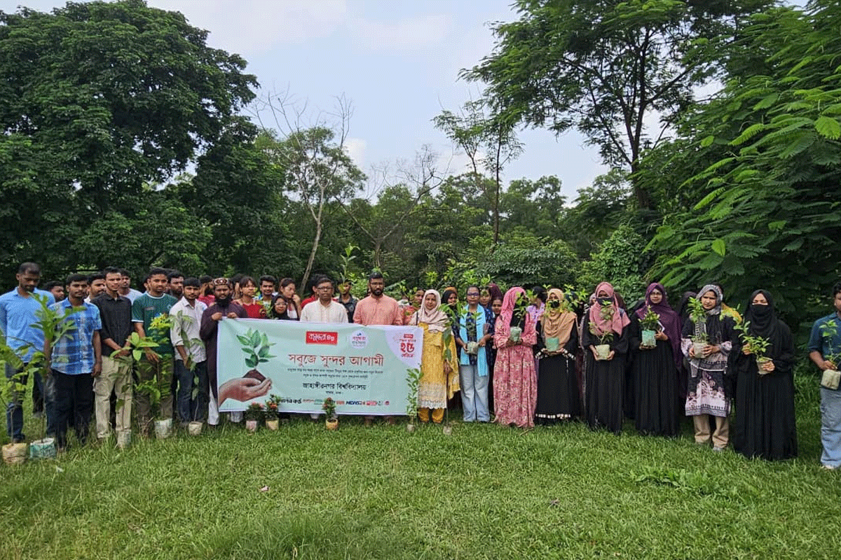 জাবিতে বসুন্ধরা টিস্যু ও শুভসংঘের বৃক্ষরোপণ কর্মসূচি অনুষ্ঠিত