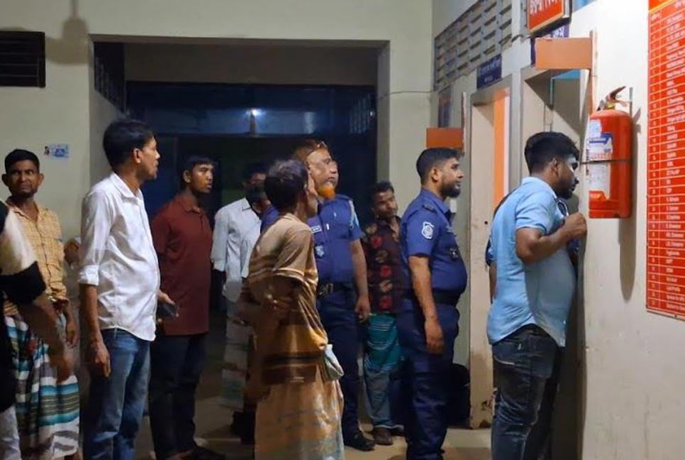 লালমনিরহাটে মাদক কারবারিদের হামলায় দুই পুলিশ কর্মকর্তা আহত