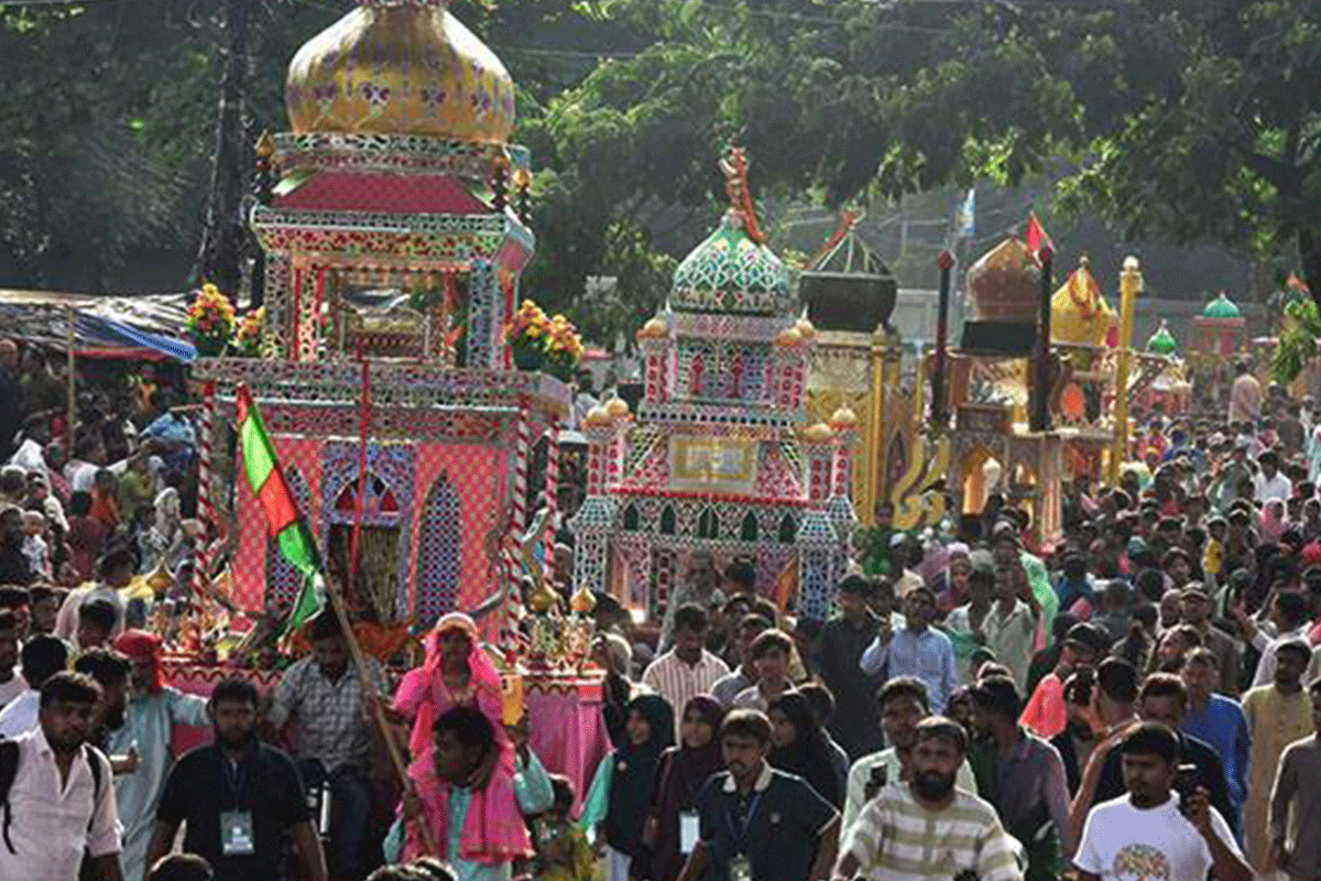 চট্টগ্রামে তাজিয়া মিছিল দেখতে হাজারো মানুষের ভিড়