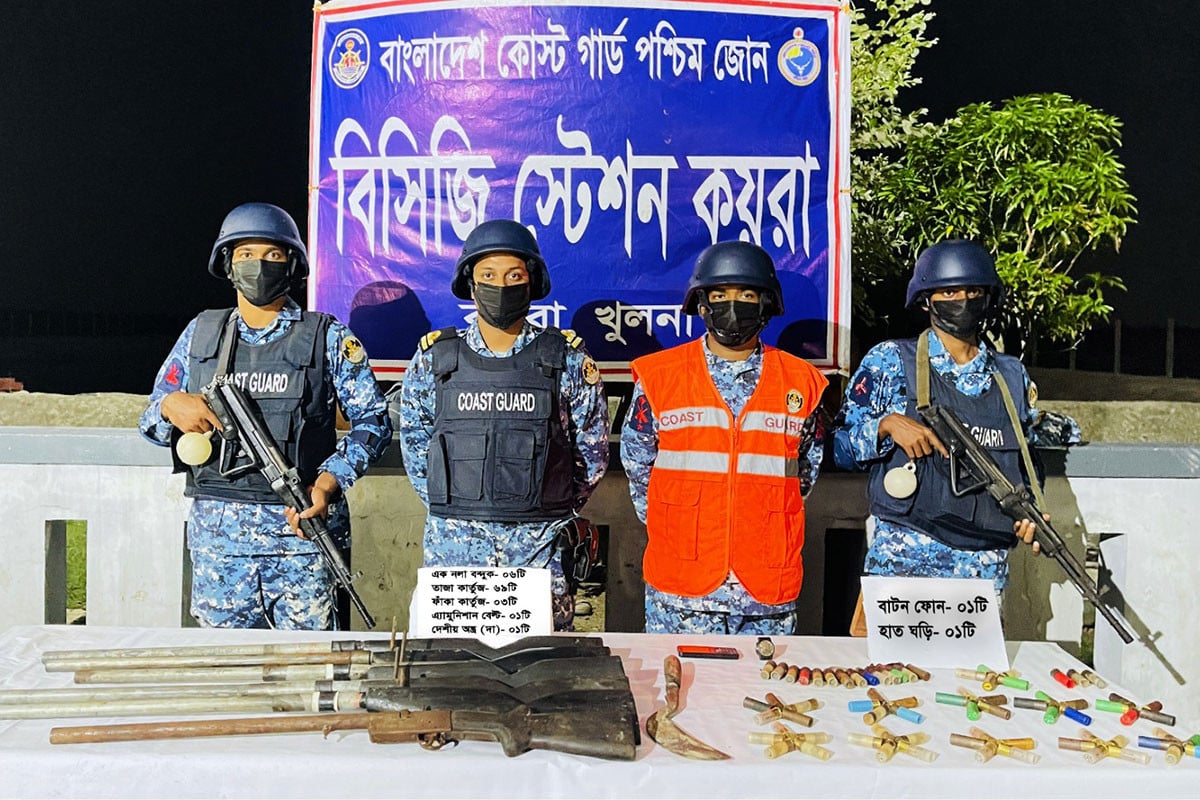 সুন্দরবনে কোস্ট গার্ডের সঙ্গে বনদস্যু ‘দুলাভাই’ বাহিনীর বন্দুকযুদ্ধ, নিহত ১
