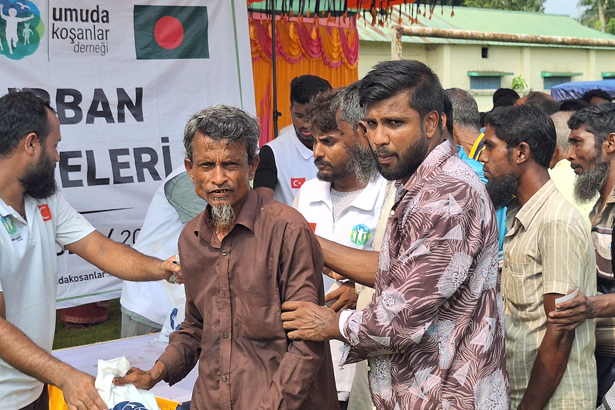 শেরপুরে হাজারো দরিদ্র পরিবার পেল গরুর মাংস