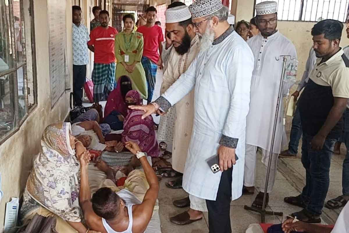 হাসপাতালের ব্যবস্থাপনা ও রোগীদের খোঁজখবর নিলেন এমপি মাসুদ সাঈদী