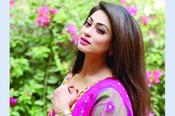 সুখী হতে চান পপি...