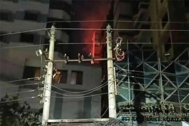 কাঁটাবনের আবাসিক ভবনের আগুন নিয়ন্ত্রণে