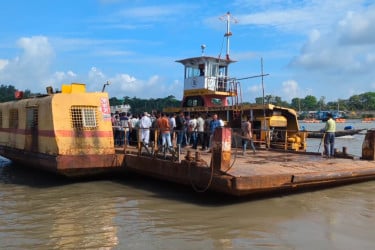 মোংলা নদীতে ফেরি চলাচলের উদ্বোধন