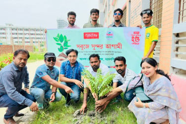 সবুজে সুন্দর আগামী গড়ার প্রত্যয়ে আনন্দ মোহন কলেজে বৃক্ষরোপণ কর্মসূচি