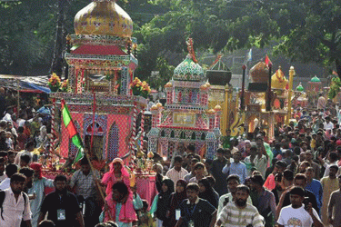 চট্টগ্রামে তাজিয়া মিছিল দেখতে হাজারো মানুষের ভিড়