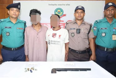 চট্টগ্রামে পৃথক অভিযানে অস্ত্র-গুলিসহ গ্রেফতার ৬