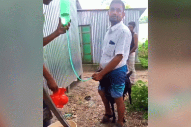 পাইপ দিয়ে পানি খাইয়ে ছাগল মোটাতাজা, গা ঢাকা দিলেন মালিক
