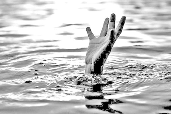 ডোবায় শিশুর, নদীতে ভাসছিল যুবকের লাশ