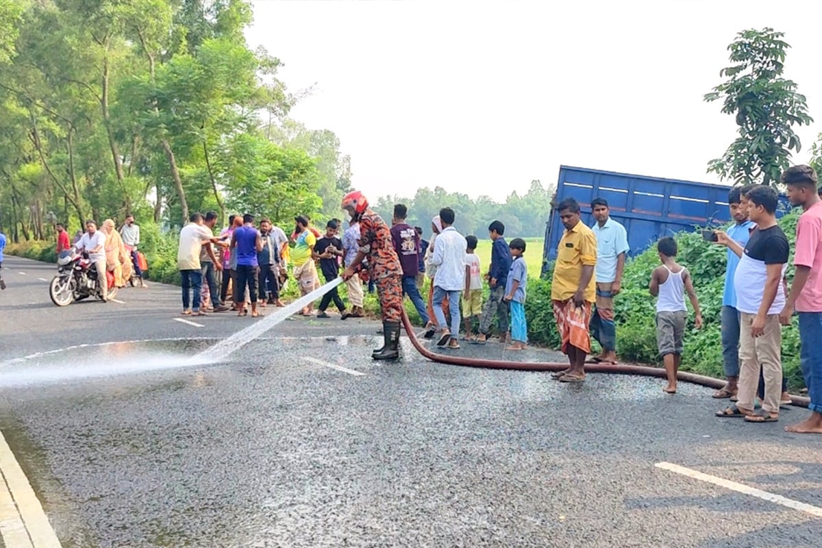 বিয়ের অনুষ্ঠানে যাওয়ার পথে ট্রাকের ধাক্কায় নারী নিহত, ছেলে-বোন আহত