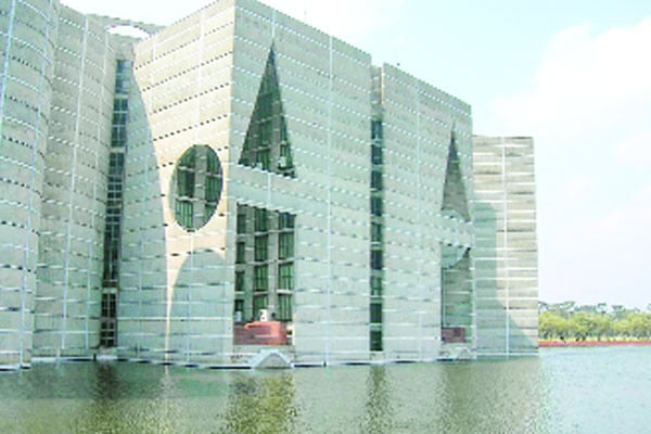 সংসদে বাজেট নিয়ে তীব্র বাক্যবিনিময়