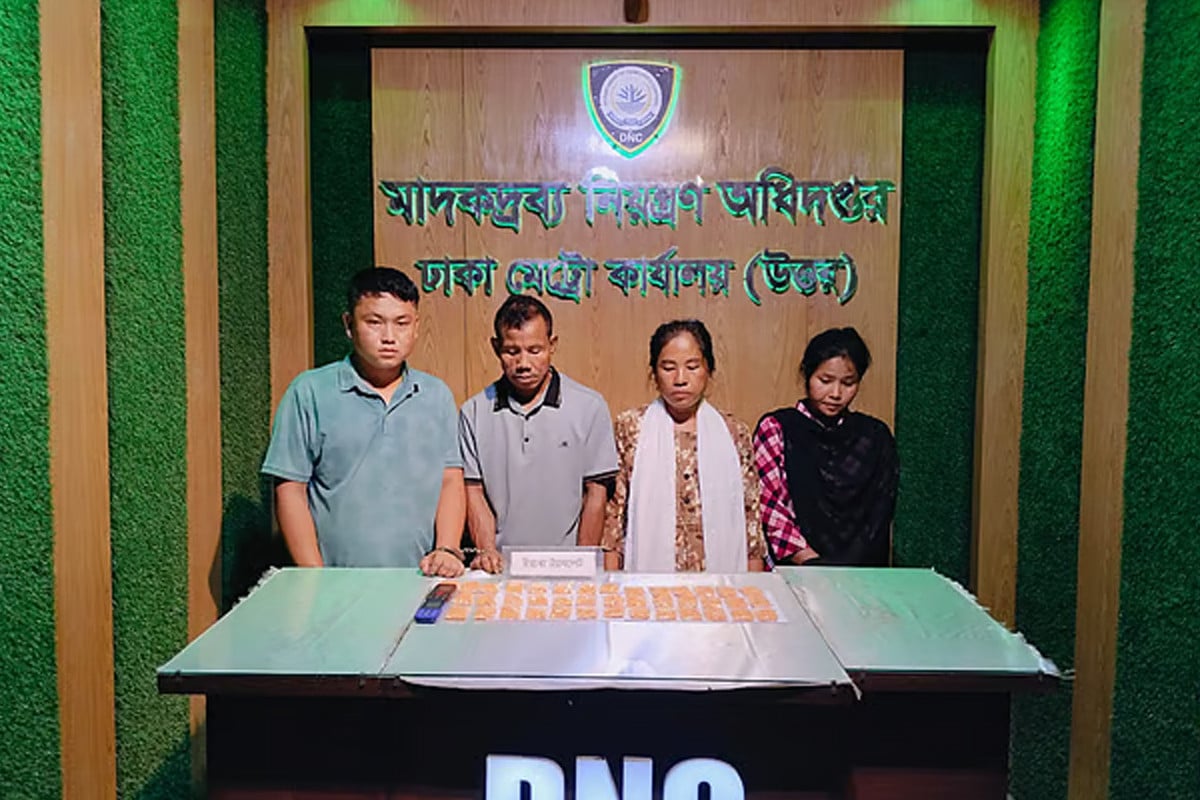 দূরপাল্লার বাসে তল্লাশি, যাত্রাবাড়ীতে ৮ হাজার ইয়াবাসহ গ্রেফতার ৪