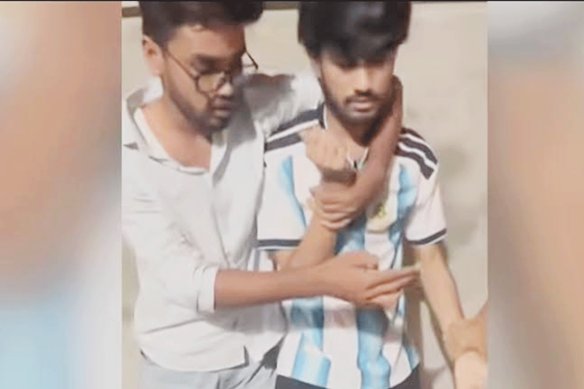 ঢাবির ভিসি চত্বরে তরুণকে আটকে ৫ লাখ টাকা মুক্তিপণ দাবি, সাবেক শিক্ষার্থীসহ গ্রেফতার ৩