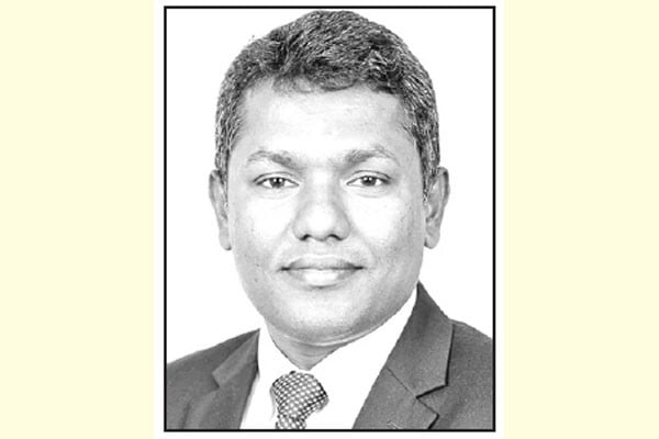 অর্থনীতি বহুমুখীকরণে বিকল্প শিল্প গড়ে তুলতে হবে