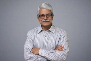 মন্ত্রীর মর্যাদা ভারতে, বাংলাদেশে নিছক রাষ্ট্রদূত