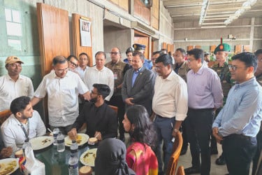 প্রধানমন্ত্রীর আয়োজনে সংসদ ভবনে শিক্ষার্থীদের মধ্যাহ্নভোজ