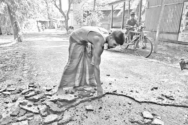 হাতের টানে উঠছে কার্পেটিং