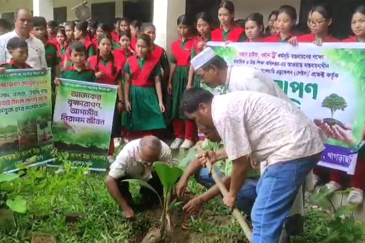 খাগড়াছড়িতে শিক্ষাপ্রতিষ্ঠানে বৃক্ষরোপণ কর্মসূচি