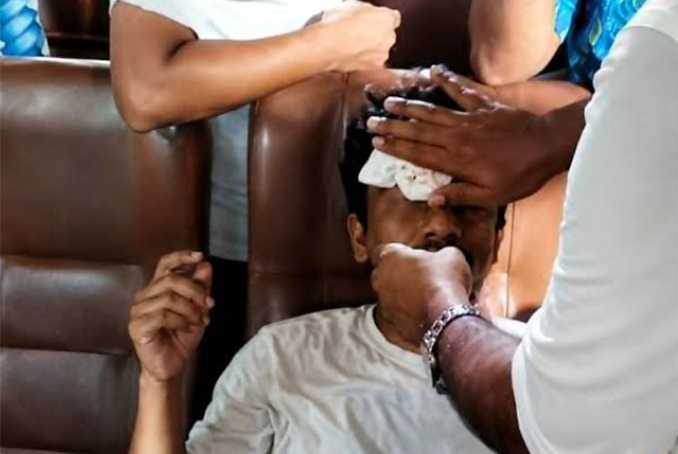ফের চলন্ত ট্রেনে পাথর নিক্ষেপ, গুরুতর আহত যাত্রী