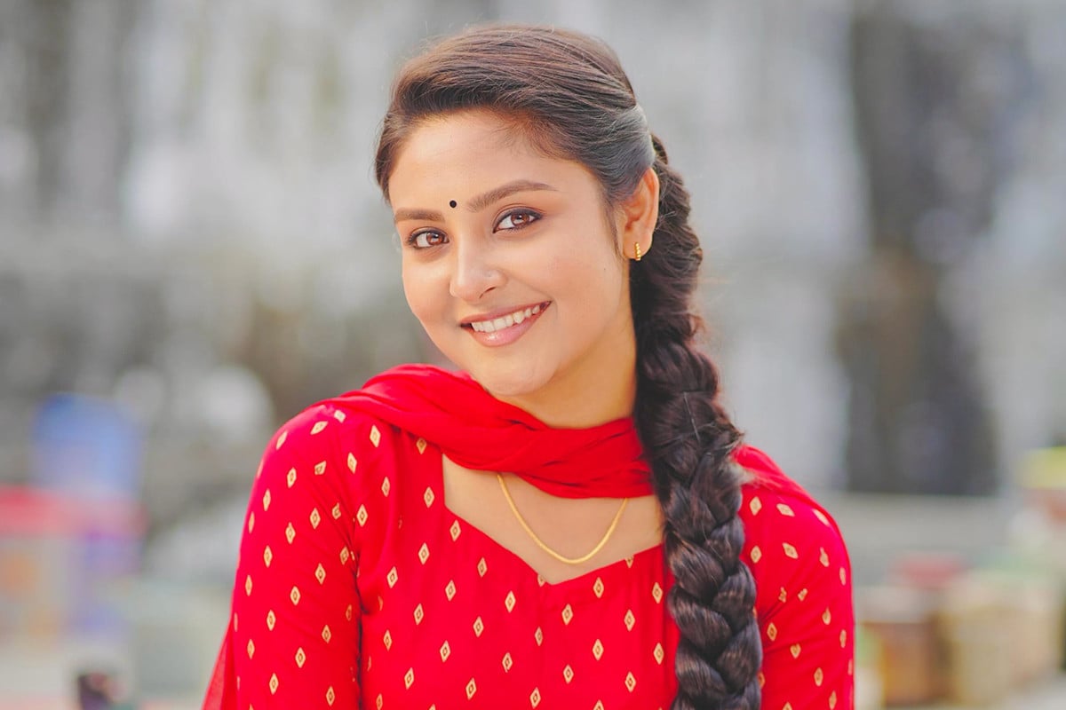 ‘বাগদান নয়, সম্পর্কে জড়িয়েছি’: ফেসবুক পোস্ট নিয়ে খোলাসা করলেন নীহা