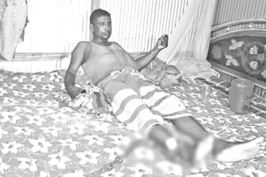 অটোচালককে শিকলে বেঁধে নির্যাতন