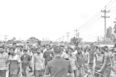 নিরবচ্ছিন্ন বিদ্যুৎ দাবিতে মহাসড়ক অবরোধ, ভোগান্তি