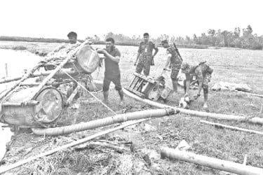 তিস্তায় দেদার বালু লুট