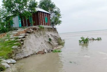 যমুনার ভাঙনে হারিয়ে যাচ্ছে মানুষের ঠিকানা