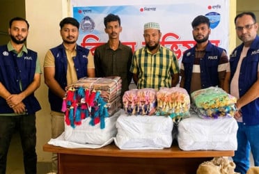 চট্টগ্রামে ভারতীয় শাড়িসহ দুইজন গ্রেফতার