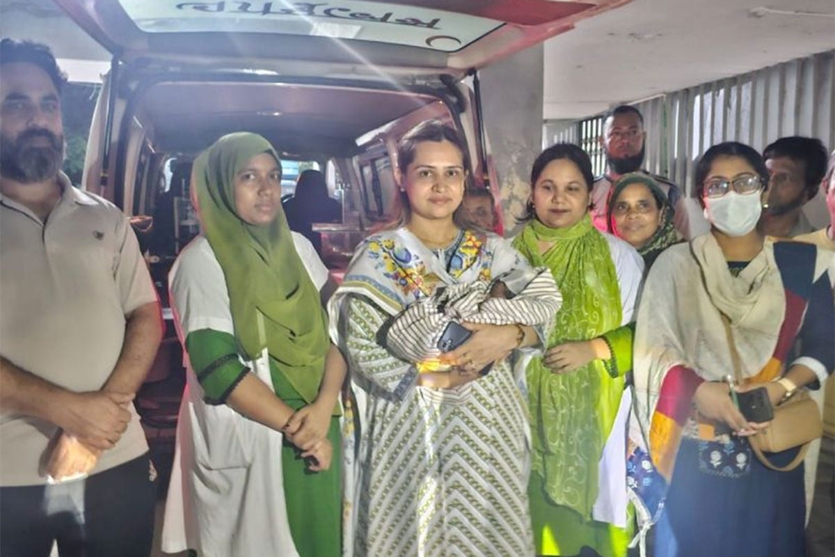 মধ্যরাতে হাসপাতালের ময়লার স্তূপে কান্নার শব্দ, অতঃপর...