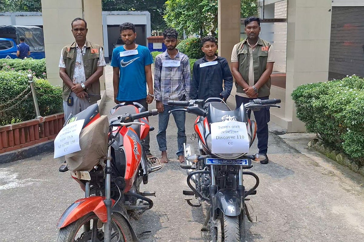 জয়পুরহাটে মোটরসাইকেল চোর চক্রের ৩ সদস্য গ্রেফতার