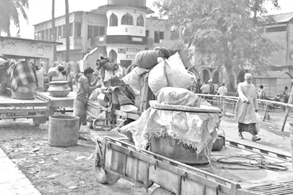 অবৈধ যানের দাপট
