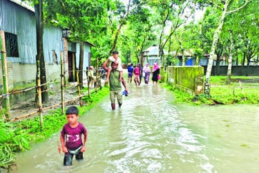 লালমনিরহাটে পানিবন্দি ১০ হাজার পরিবার